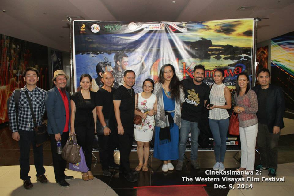 Acclaimed actor Sid Lucero with actress Alessandra de Rossi were the special guests during the opening night of the 2nd CineKasimanwa: The Western Visayas Film Festival 2014. With producer Moira, they presented the film "Norte" by Lav Diaz. Lucero and De Rossi also represented T'yanak by Peque Gallaga and Lore Reyes. The guests are seen here with the very active volunteers of CineKasimanwa. Photo from CineKasimanwa: Western Visayas Film Festival page.